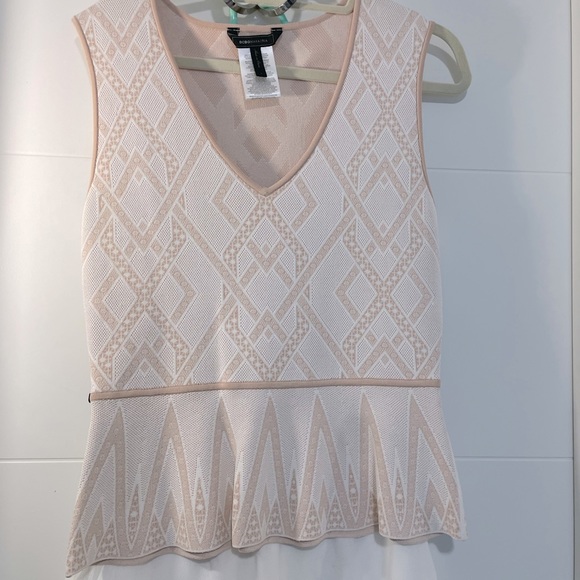 Large BCBGMAXAZRIA Gardenia top with bottom detail flair. Pink - Picture 7 of 17